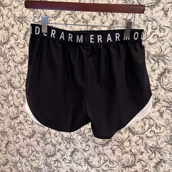 Under Armour women's play up shorts, size medium - Picture 3 of 5